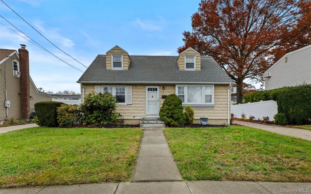 107 Rose Drive, East Meadow