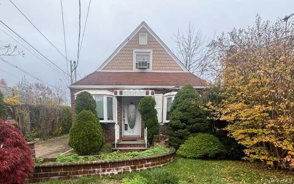 62 12th Avenue, Mineola