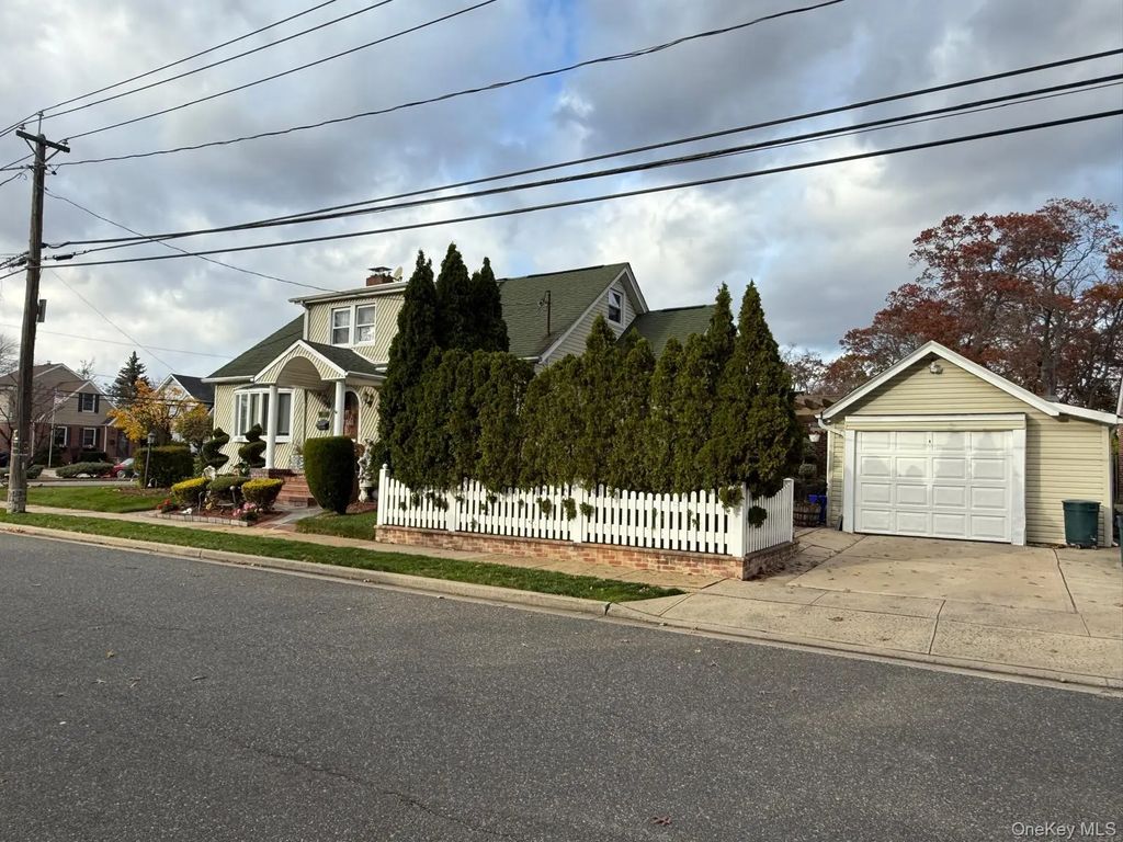 183 N Cottage Street, North Valley Stream