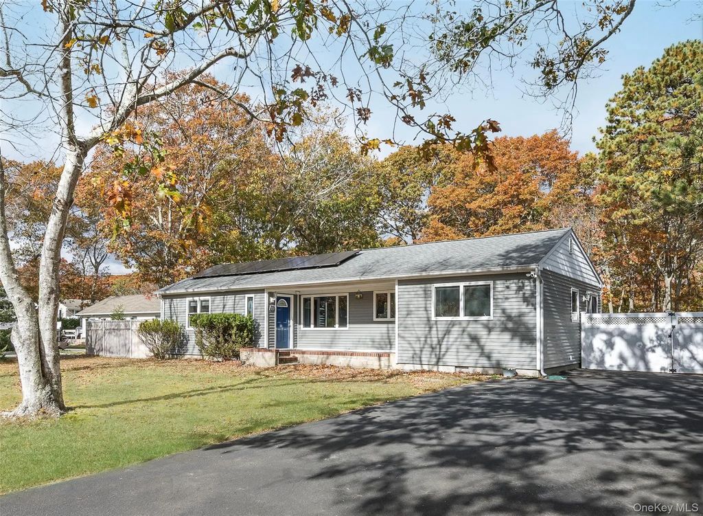 21 Woodridge Road, Hampton Bays