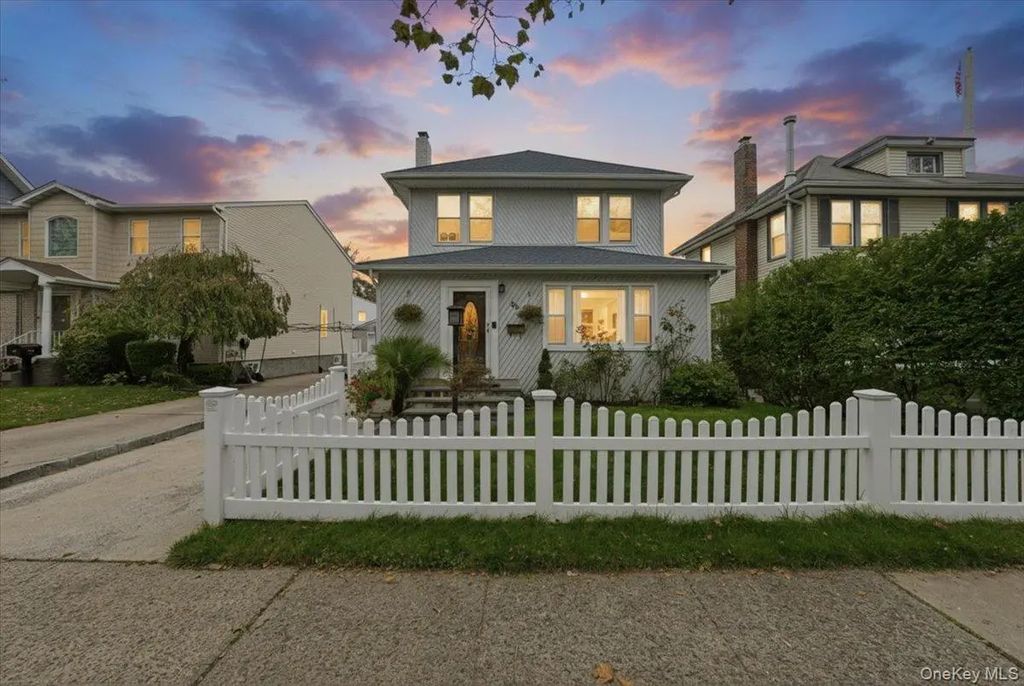 32 Franklin Avenue, Lynbrook