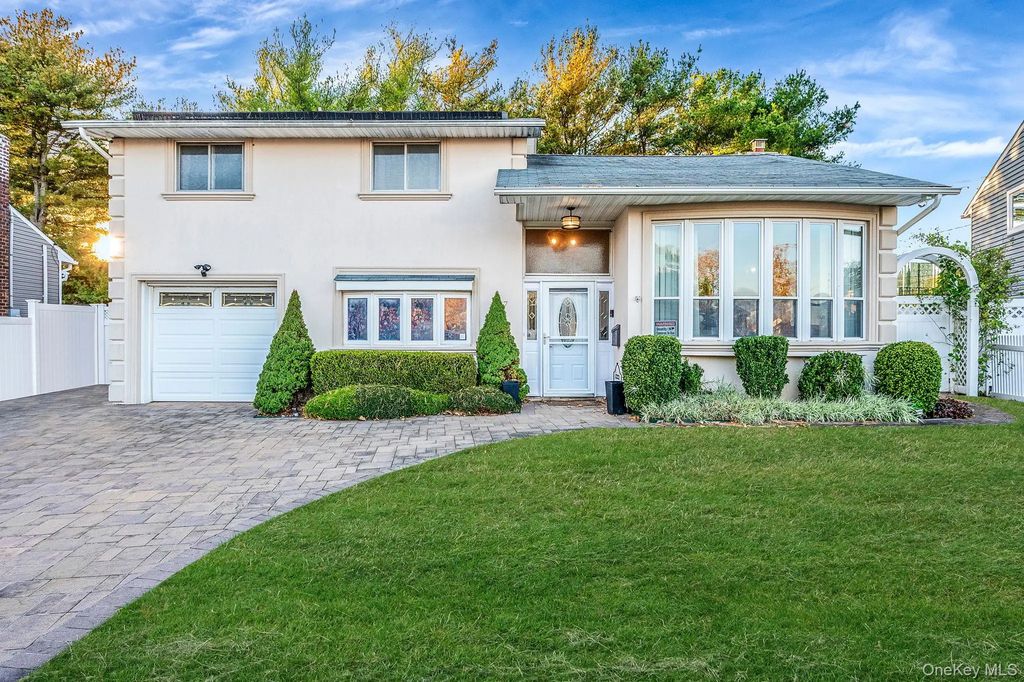 287 Clearmeadow Drive, East Meadow