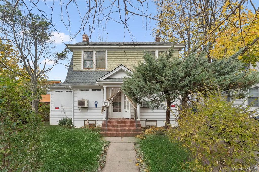 190 Lincoln Avenue, Mineola