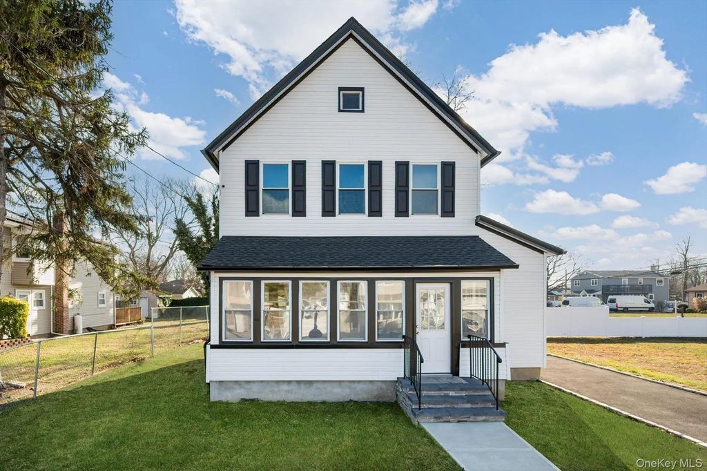 3 Williams Avenue, Amityville