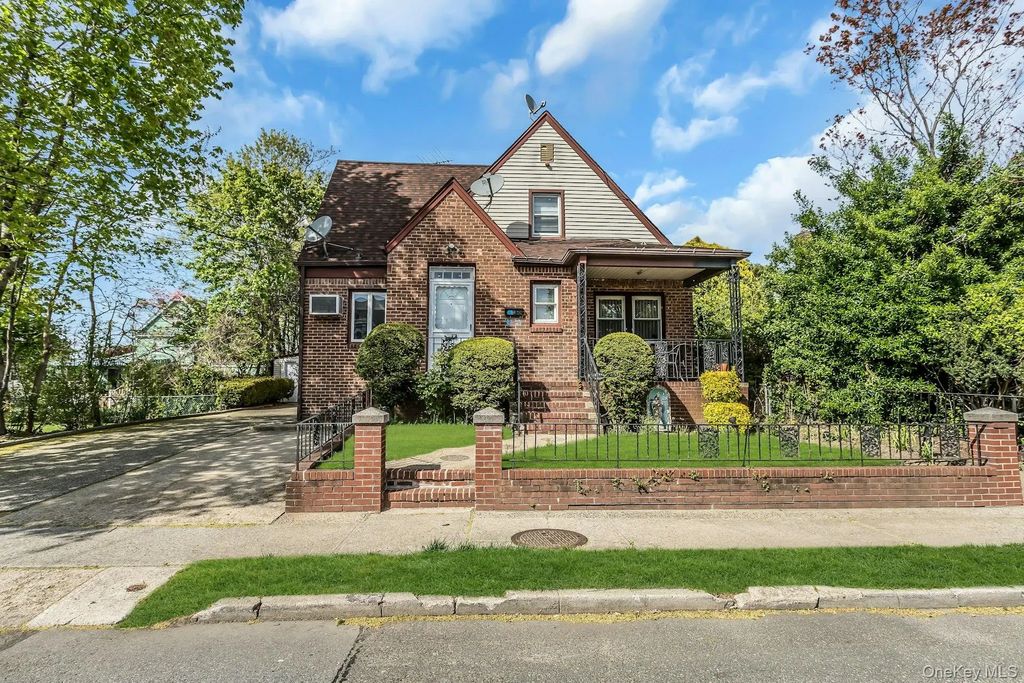 33 Cleveland Street, Valley Stream