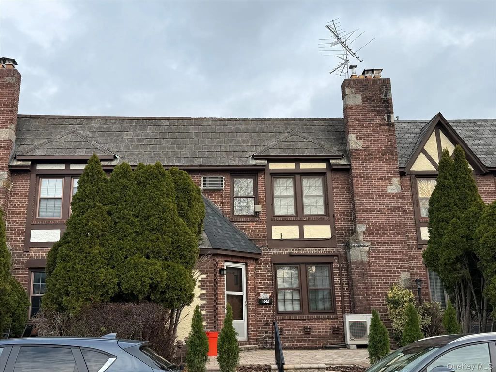 404 Bauer Place, Mineola