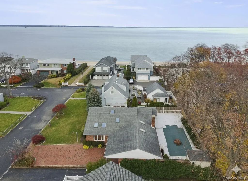 9 Oak Shore Drive, Bayville