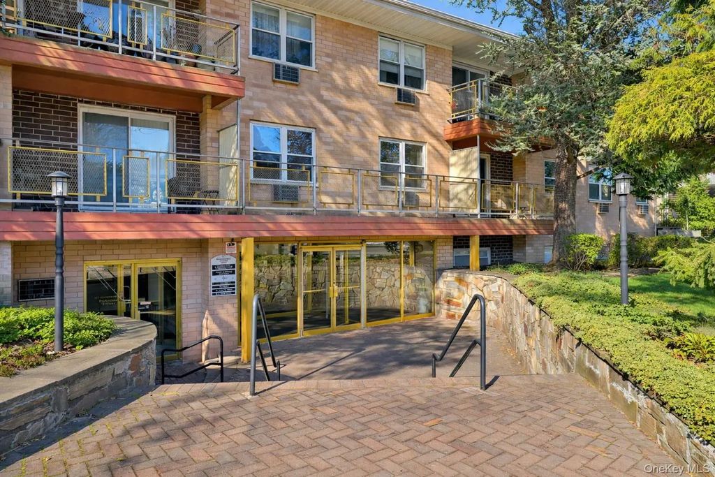 157 Hempstead Avenue B20, Lynbrook