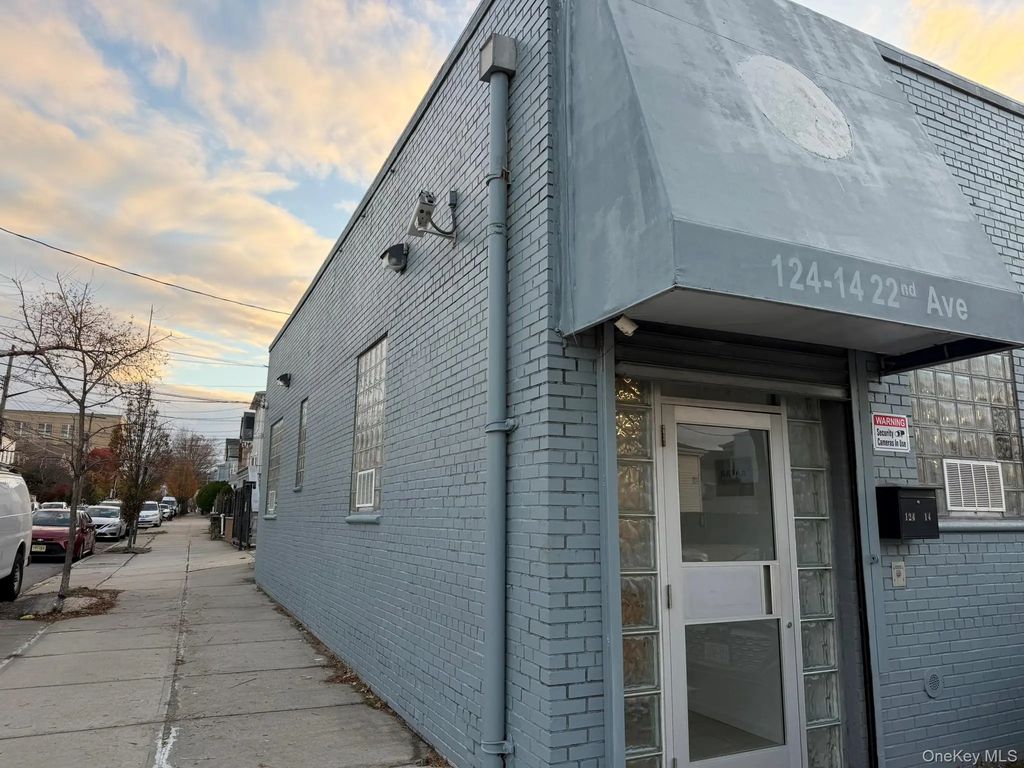 12414 22nd Avenue, College Point
