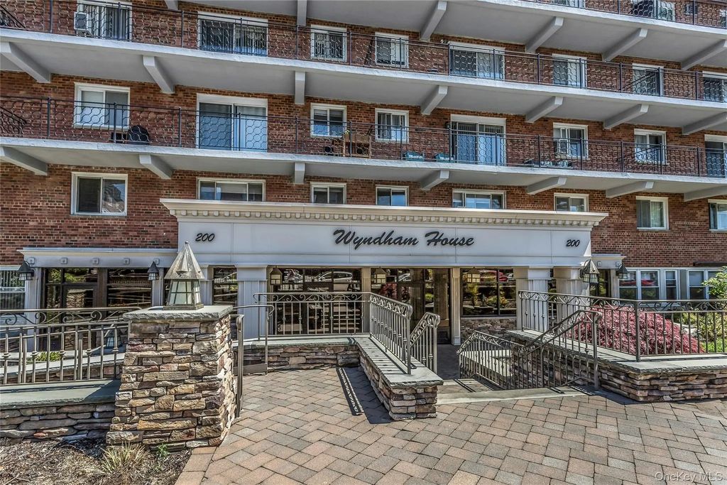 200 Atlantic Avenue 223, Lynbrook