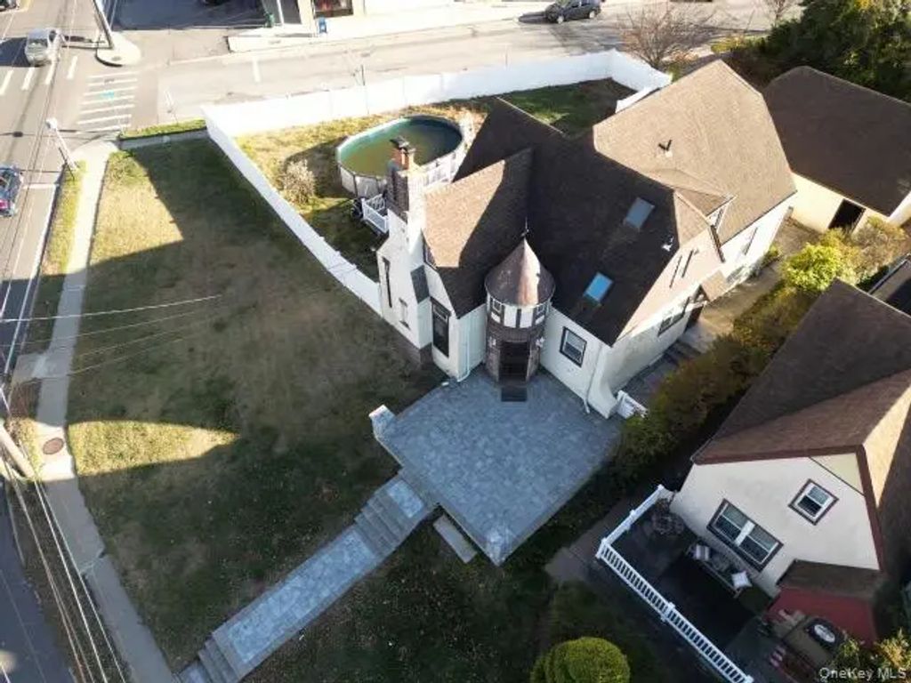 153 Main Street, East Rockaway