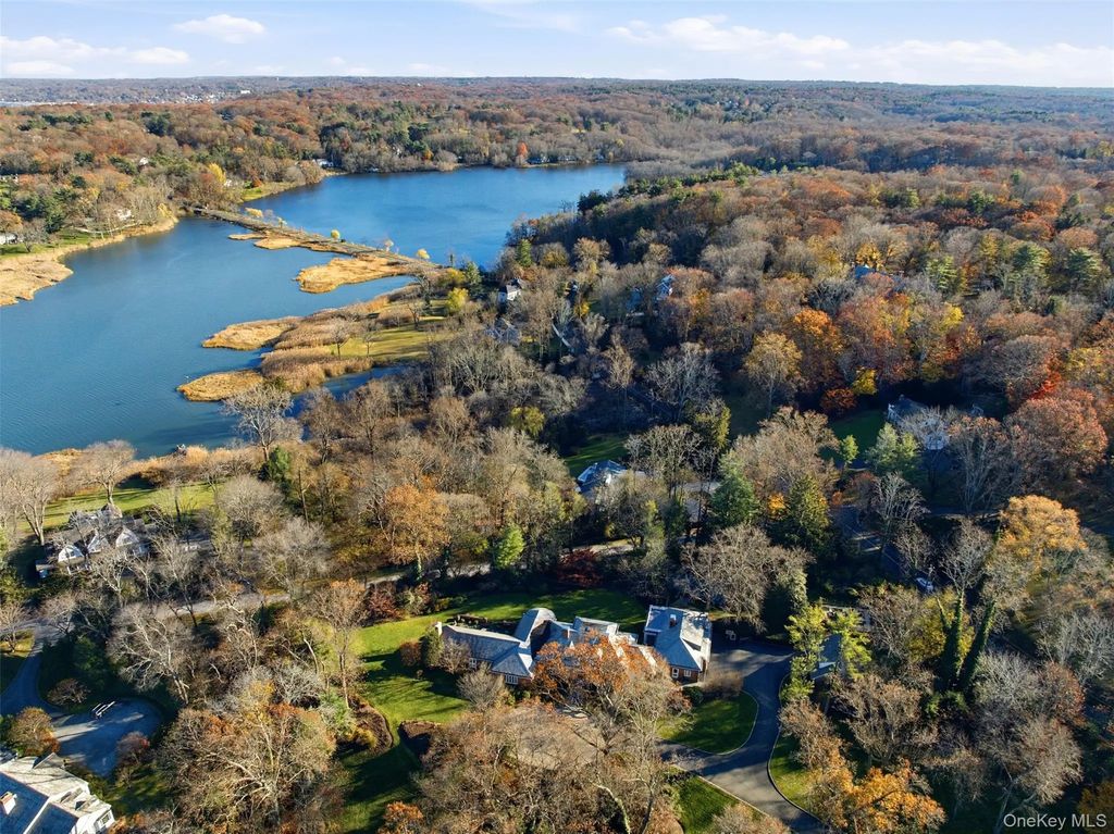 159 Factory Pond Road, Mill Neck