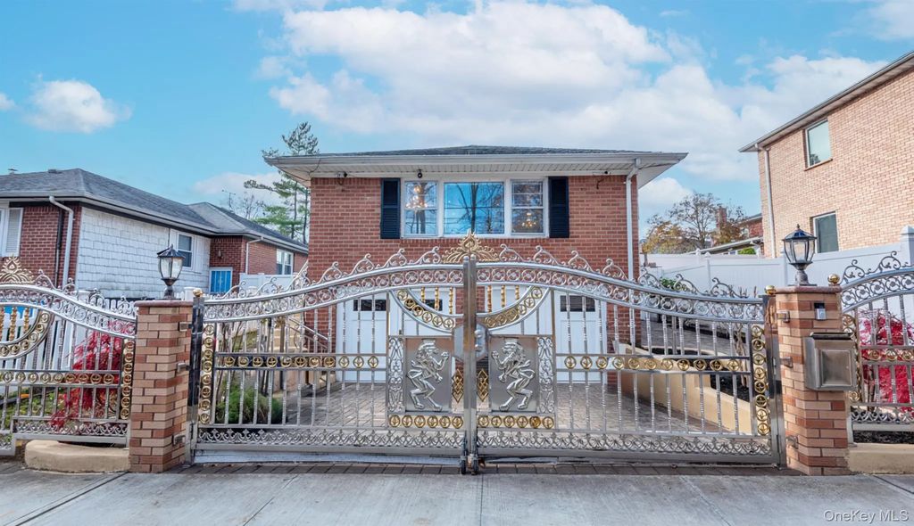 244-19 Grand Central Parkway, Douglaston