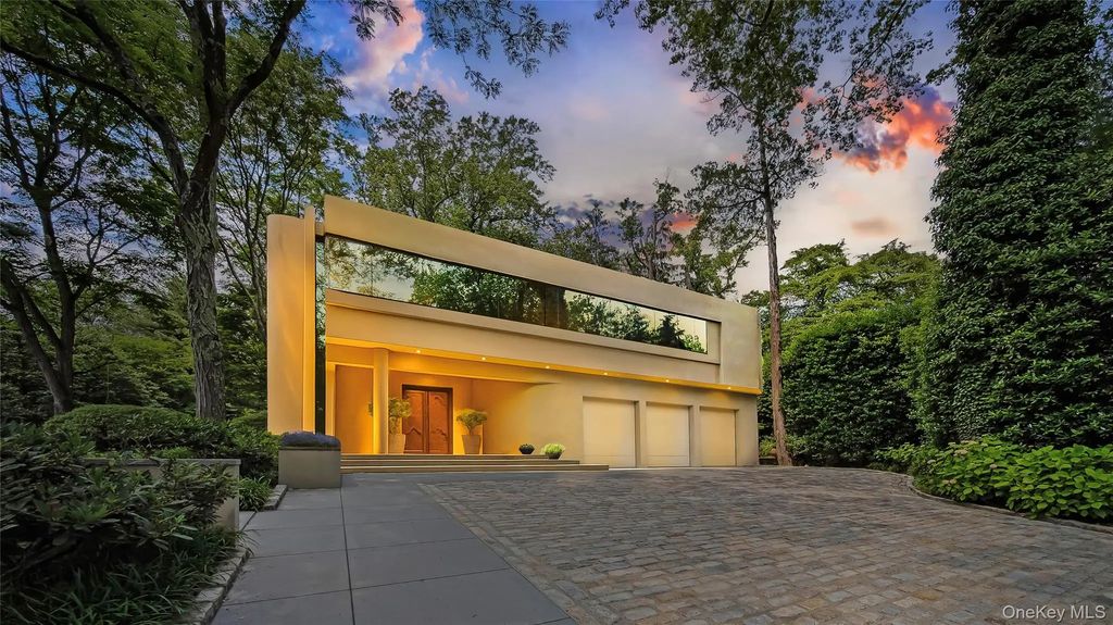 7 Folie Court, Manhasset