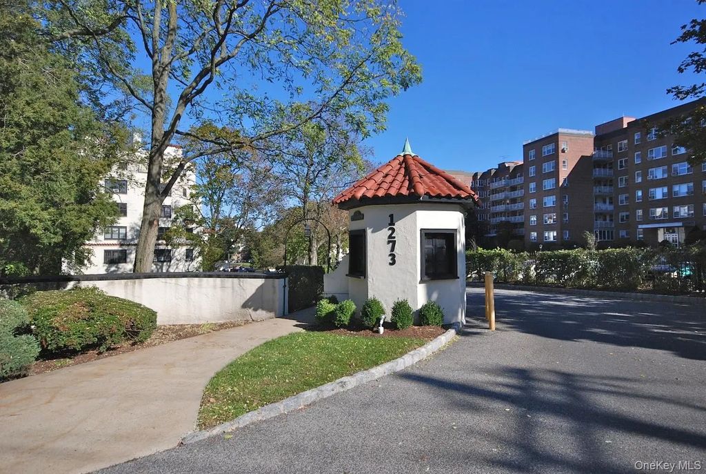 1273 North Avenue # 1g. Entry 3, New Rochelle