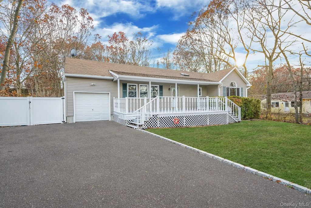 14 Clearview, Selden