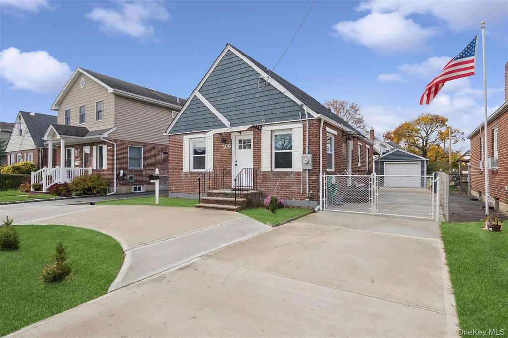109 Caroline Avenue, Franklin Square