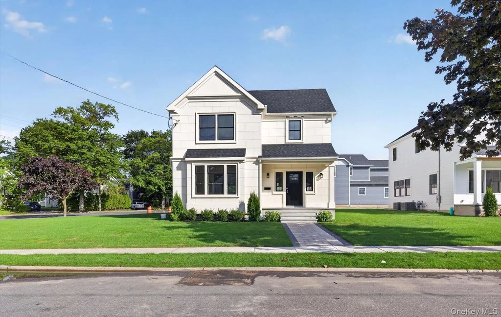 131 Searingtown Road, Albertson