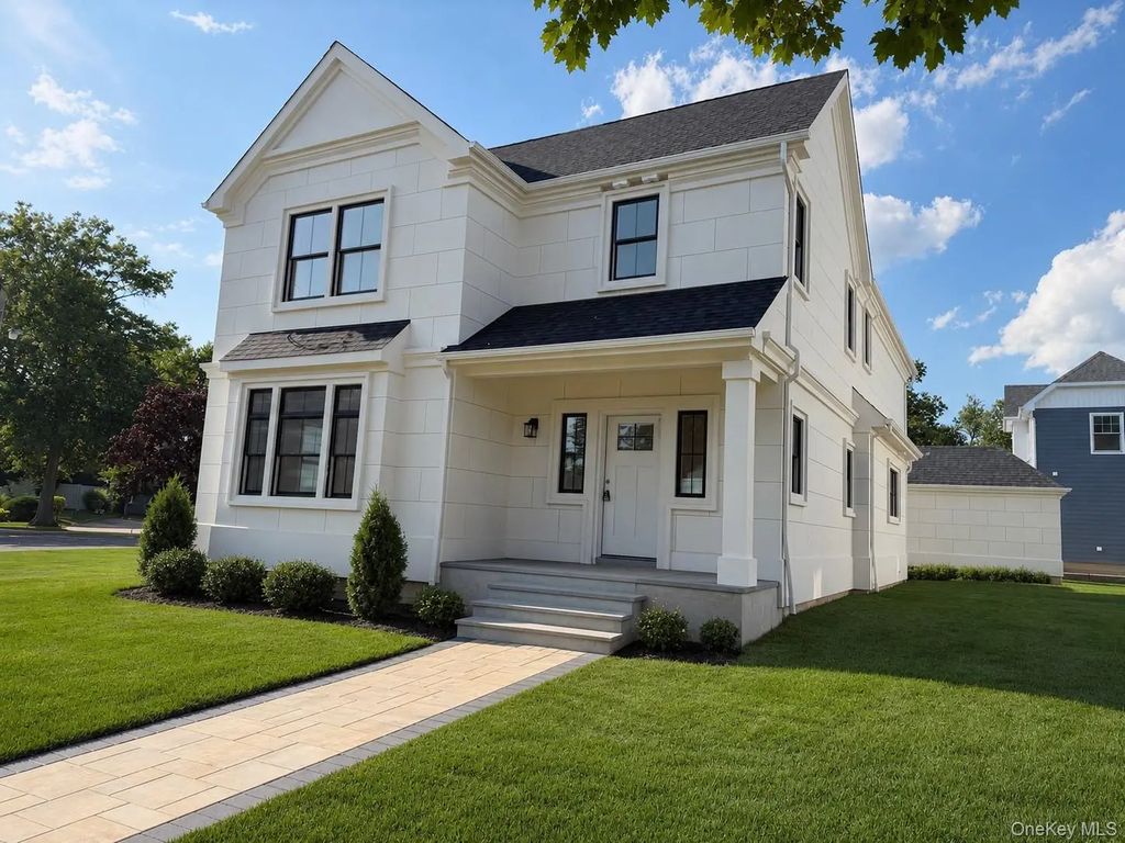 131 Searingtown Road, Albertson