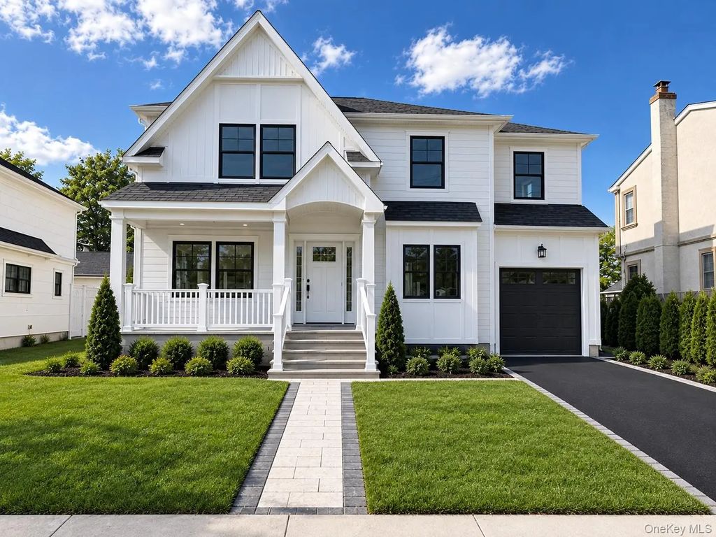 170 San Juan Avenue, Albertson