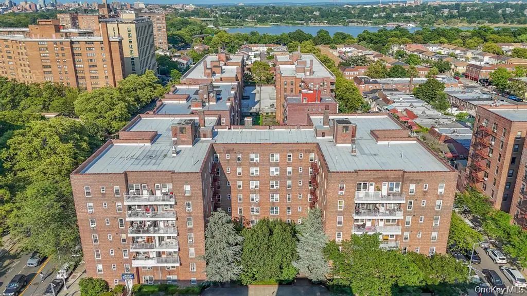 62-59 108 # 6e, Forest Hills