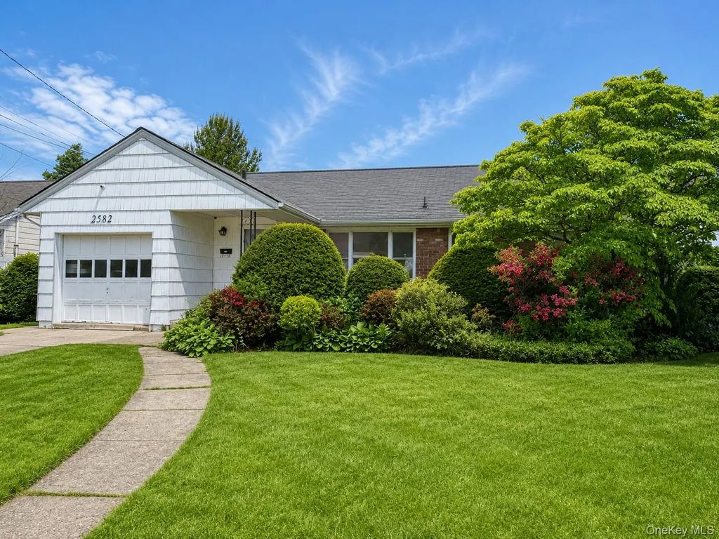 2582 Oceanside Road, Oceanside