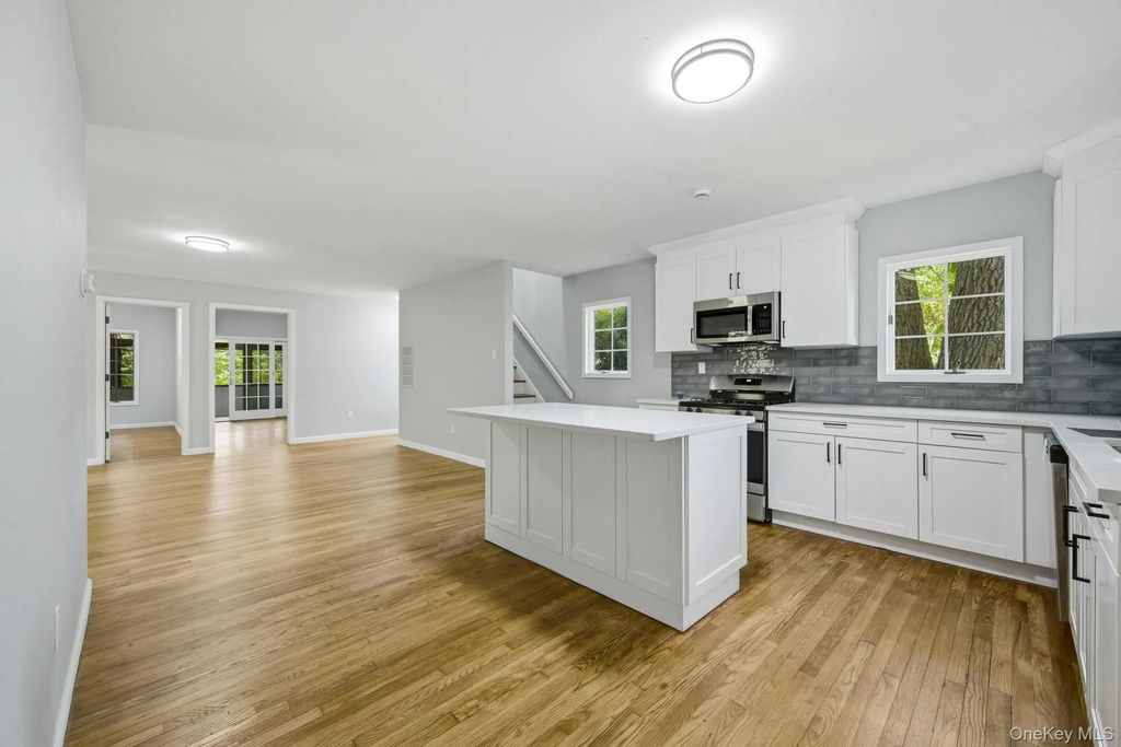 10 Woodland Lane, Huntington