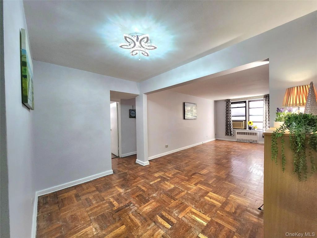33-27 91 # 1j, Jackson Heights