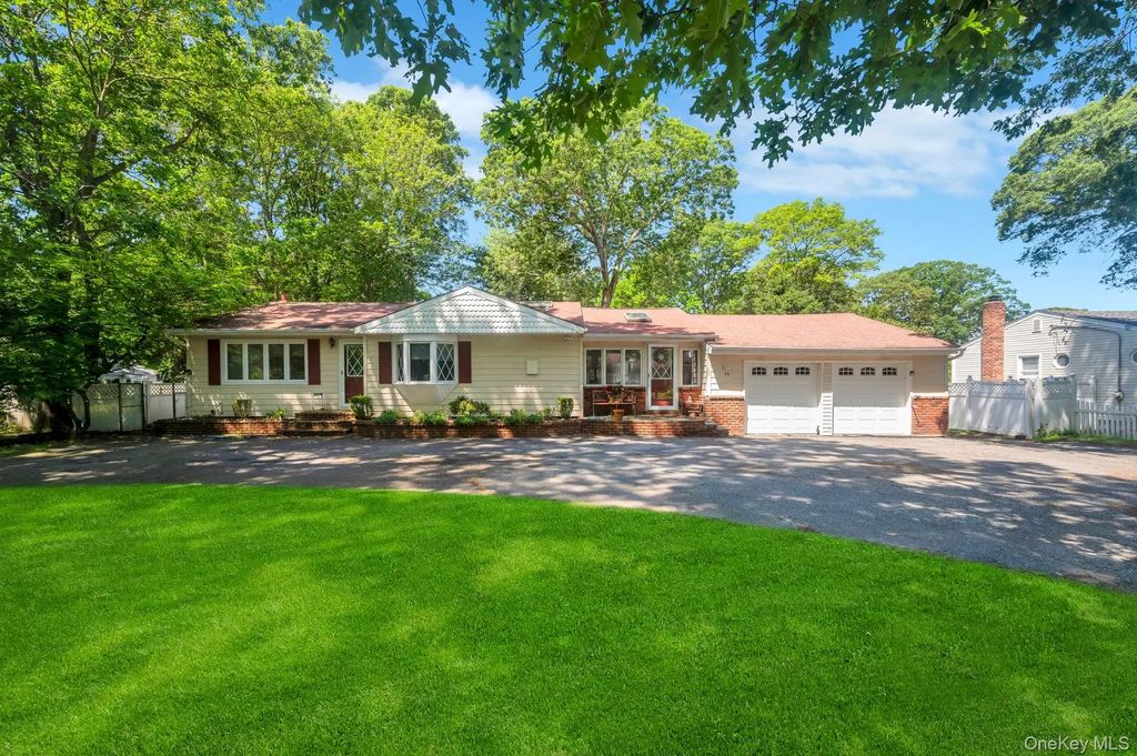 86 Seawanhaka Avenue, Lake Grove