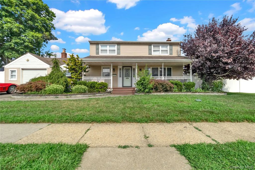 171 Cottage Boulevard, Hicksville
