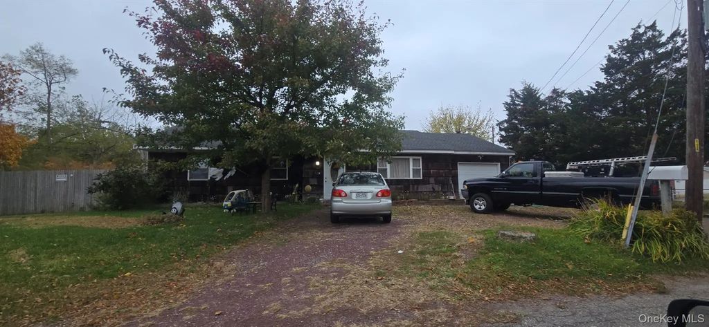 21 Astoria Road, Mastic Beach