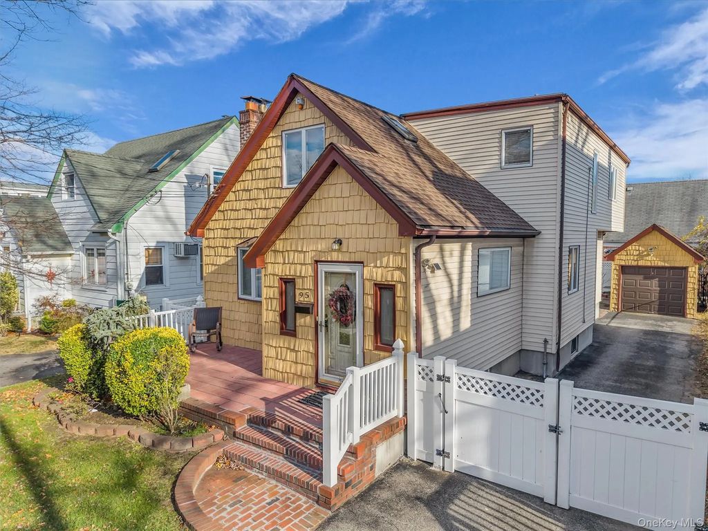 95 Liberty Boulevard, Valley Stream