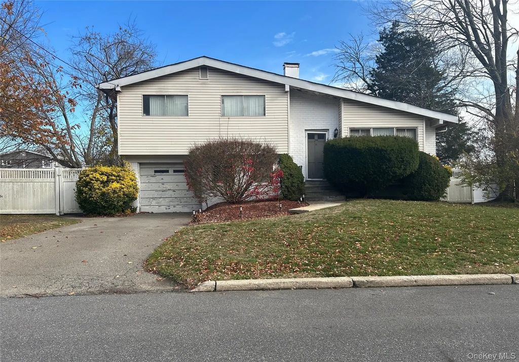 259 W 24th Street, Deer Park