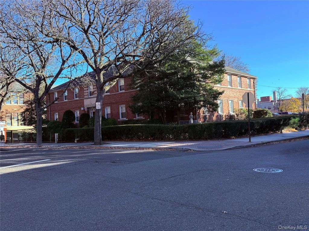 95 Pine Street, Freeport
