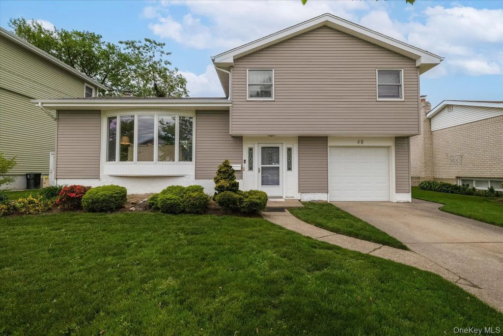 40 Cambridge Road, East Rockaway