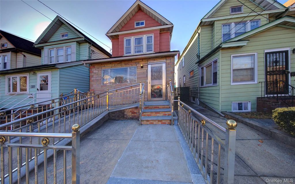 89-10 121st Street, Richmond Hill
