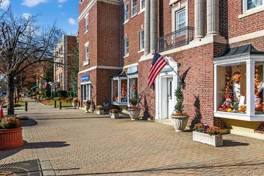 105 Seventh Street 10, Garden City
