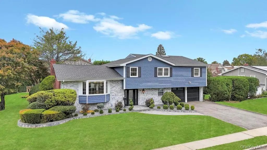 90 Rockland Drive, Jericho