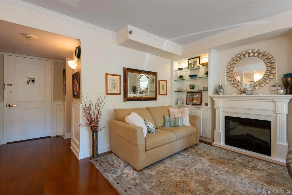 100 Hilton Avenue M4, Garden City