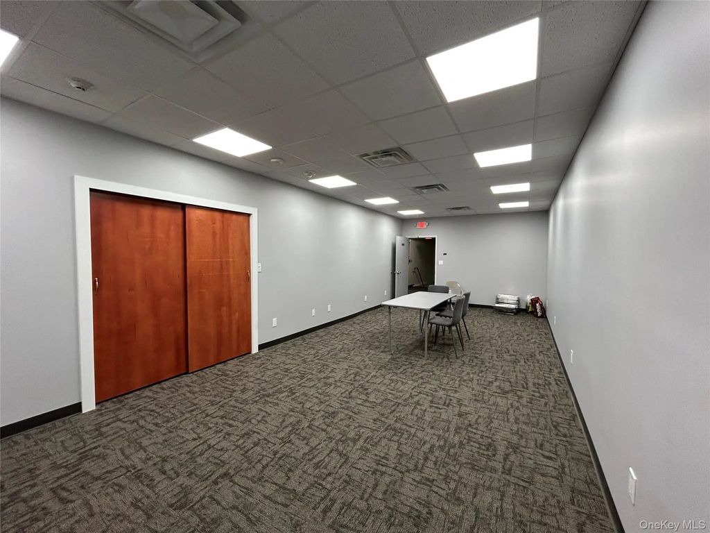 5 Sunrise Plaza Suite 207, Valley Stream