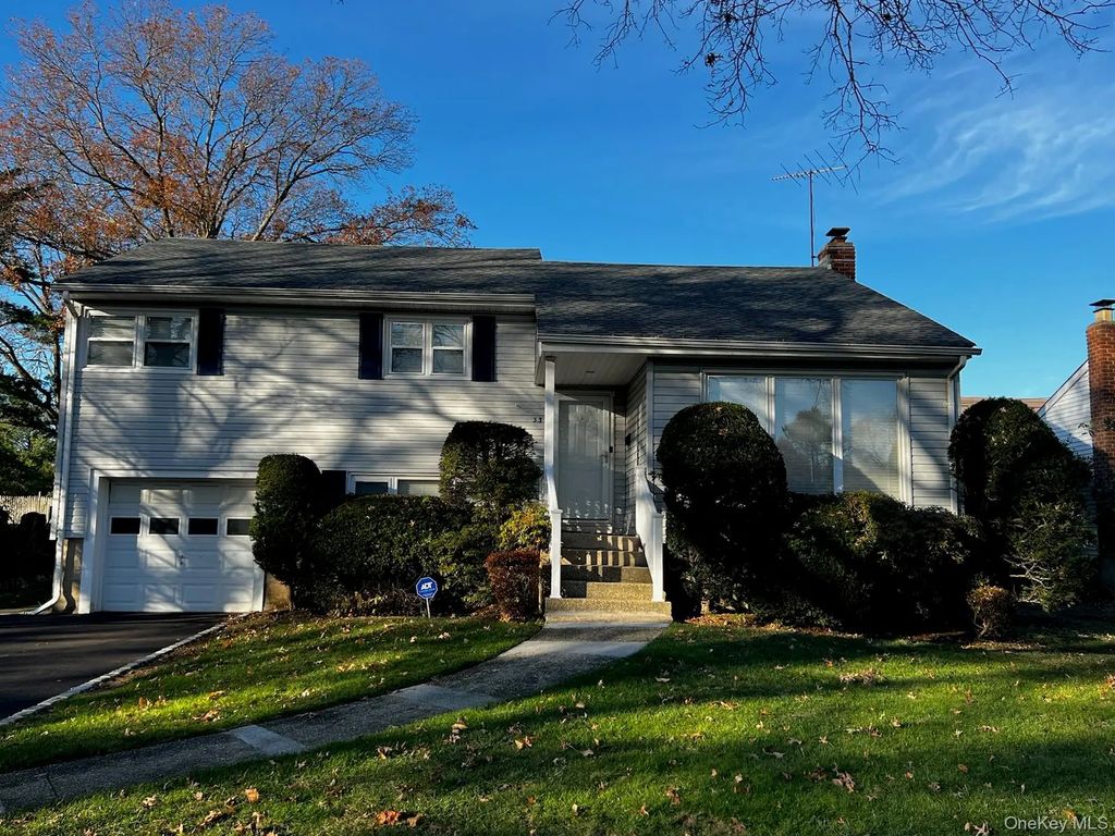 53 East Drive, Garden City