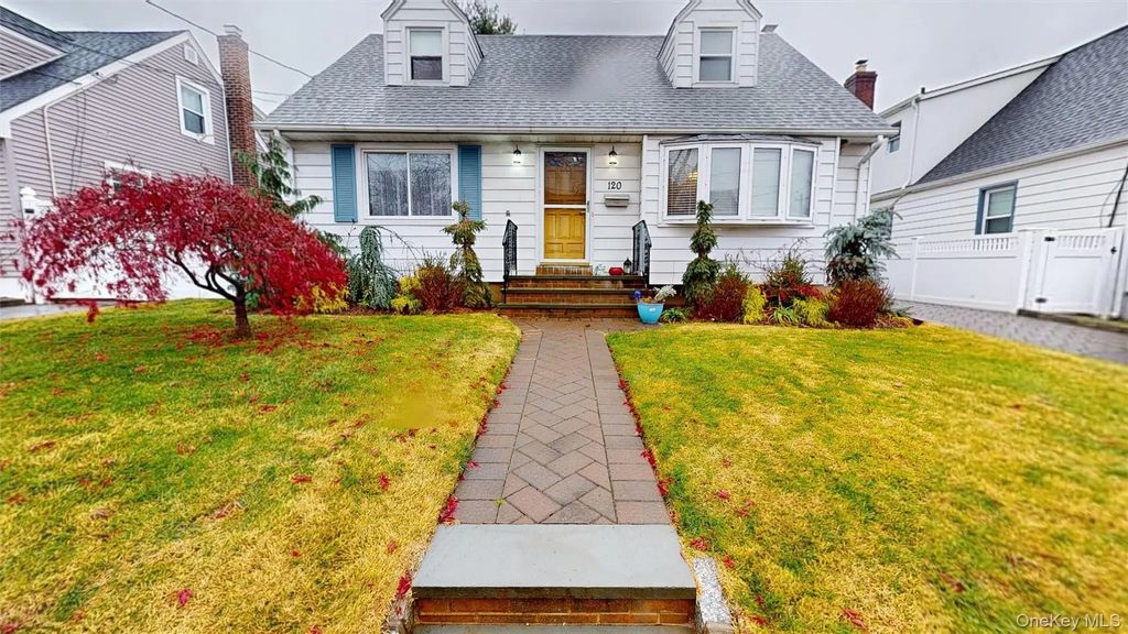 120 Barrymore Boulevard, Franklin Square