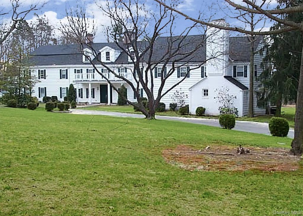 2 Langley Lane, Old Westbury