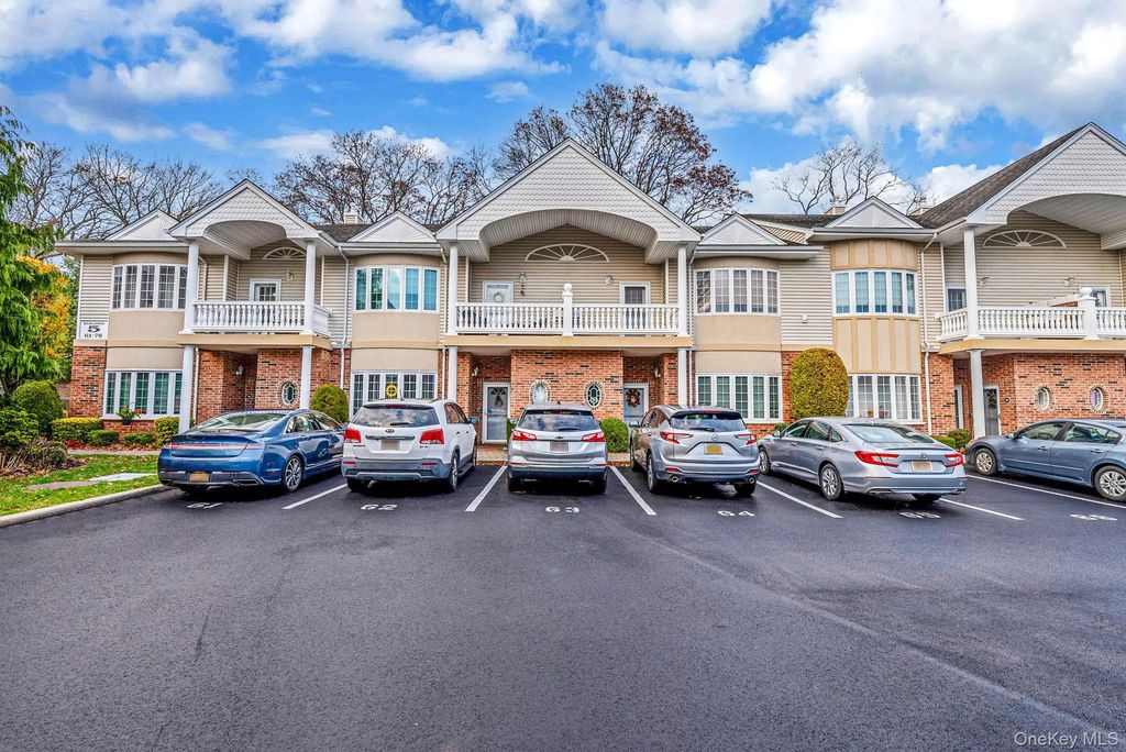 66 Sarah Court, Amityville