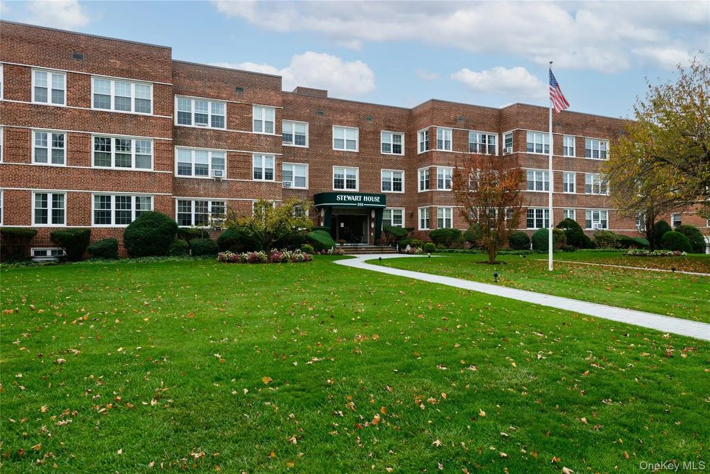 366 Stewart Avenue B1, Garden City