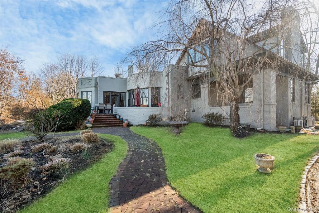 5 Cedar Lane, Glen Cove