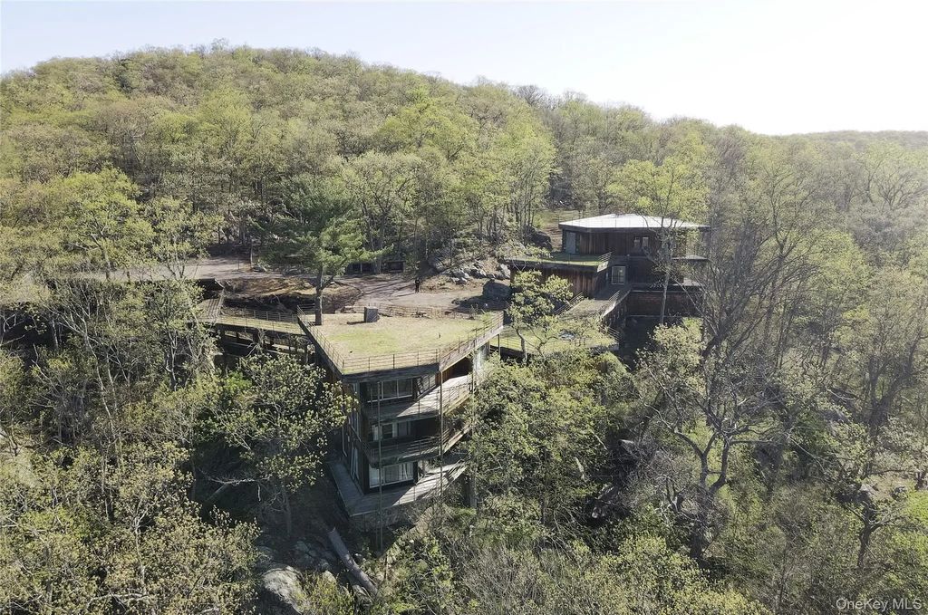 60 Woods Road, Tuxedo Park