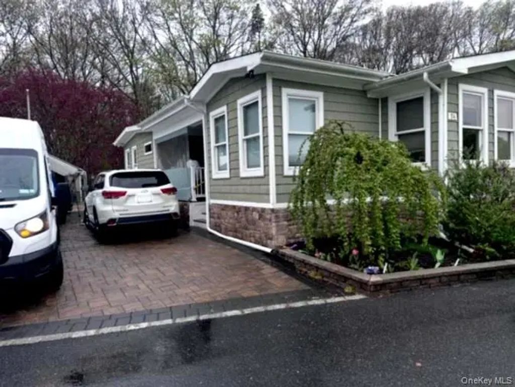 1795 Osborn Avenue # 84, Riverhead