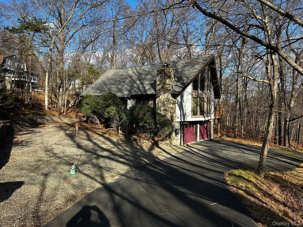9 Kings Point Lane, Washingtonville