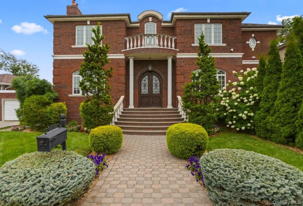 14910 7th Avenue, Whitestone